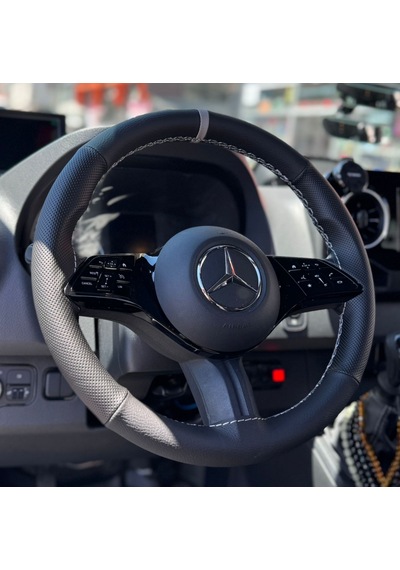 Dikişli Direksiyon Kılıfı Siyah Deri Noktalı Deri Gri Yüzük Gri Dikiş Mercedes Sprinter İçin Gri