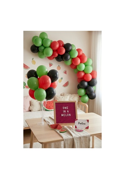 Karpuz Temalı 1 Yaş Doğum Günü Süsleme Deluxe Set Koyu Fuşya Keçe Yazı Panosu Standlı Balon Zincirli 7li Şeffaf Balon Standlı Meyve Seti