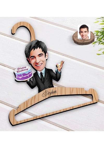 Kişiye Özel Erkek Doğum Günü Karikatürlü Standart Boy Ahşap Elbise Askısı-2