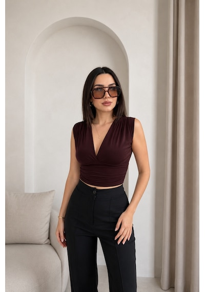 İkales Vatkalı Kolsuz V Yaka Drapeli Crop Bluz Likralı Fit Kahverengi