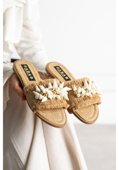 Dabab Shoes Shella Kadın Deniz Kabuğu Ve İnci Detaylı Bej Hasır Dokulu Düz Taban Açık Burun Terlik Dabab Shoes Shella Kadın Deniz Kabuğu Ve İnci Detaylı Bej Hasır Dokulu Düz Taban Açık Burun Terlik