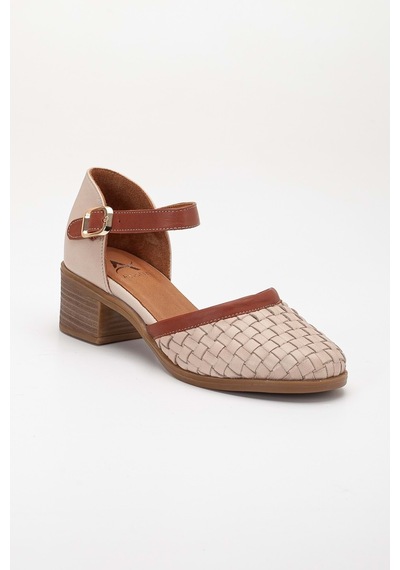 Analin Shoes Kadın Hakiki Deri Burnu Kapalı Örgülü Sandalet Bej