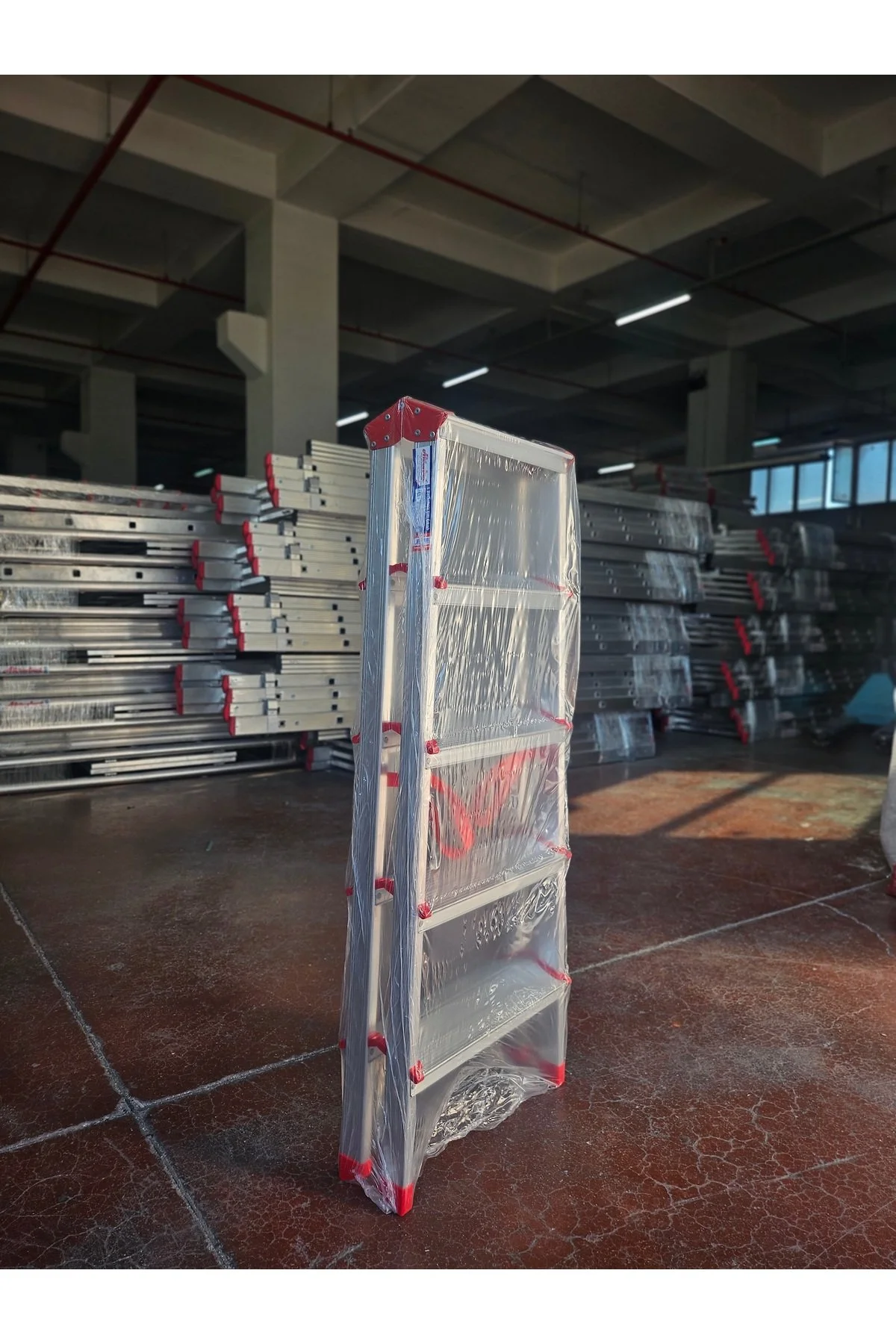 Akrobat Merdiven 5 Basamaklı Çift Çıkışlı Alüminyum Merdiven