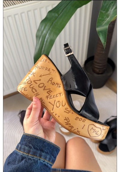 Preshley Kadın Forge Siyah Rugan 10 Cm Dolgulu Yazılı Mantar Taban Ayakkabı & Sandalet