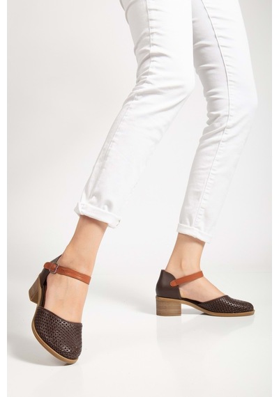 Analin Shoes Kadın Hakiki Deri Burnu Kapalı Delikli Sandalet Kahve