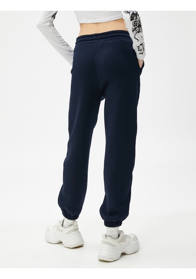 Koton Şardonlu Jogger Eşofman Altı Beli Lastikli Bağcıklı Cep Detaylı Lacivert 4wal40002ık Koton Şardonlu Jogger Eşofman Altı Beli Lastikli Bağcıklı Cep Detaylı Lacivert 4wal40002ık