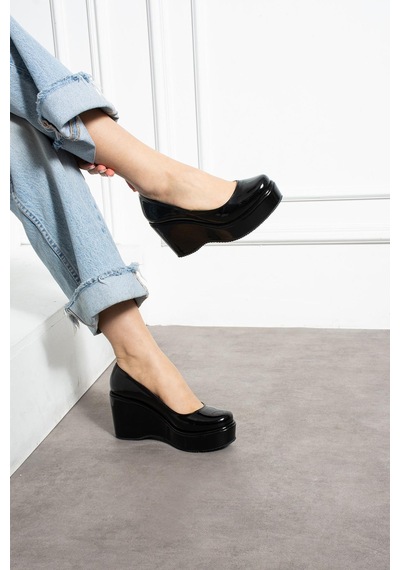 Zenneshoes Helena Dolgu Topuklu Kadın Ayakkabı Siyah Rugan