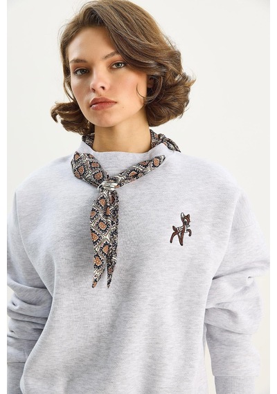 Shade Kadın Fular Detaylı Ceylan Nakışlı Üç İplik Şardonlu Oversize Sweatshirt 6916 60283615 - Gri