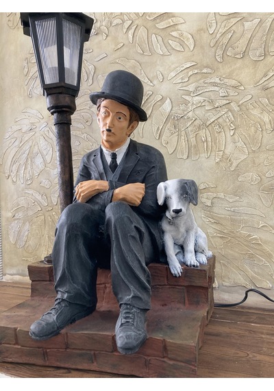 Charlie Chaplin Sokak Lambası Altın Siyah