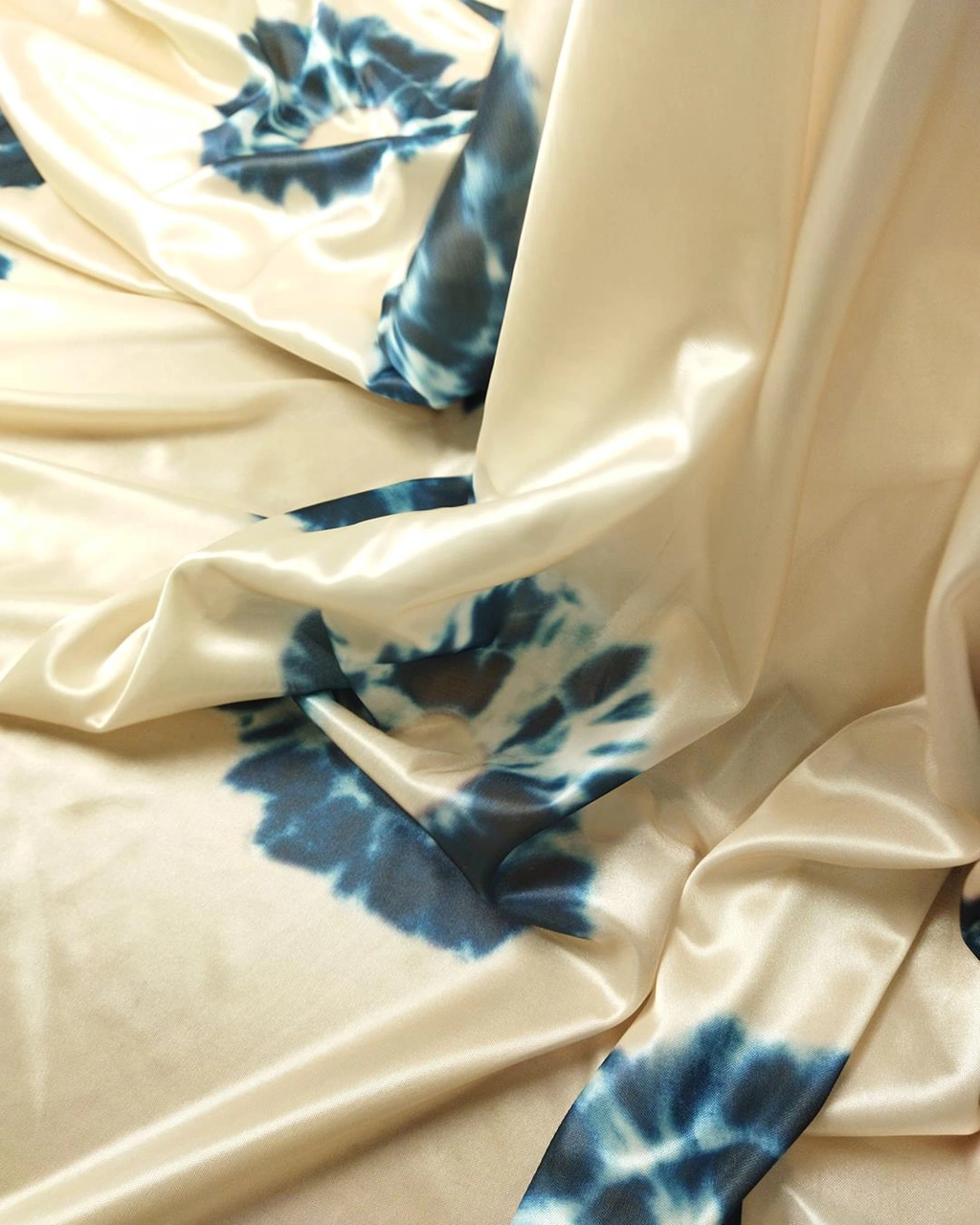 Jarse Krem Üzeri Petrol Mavisi Batik Desen En 160 Cm X Boy 135 Cm -3955