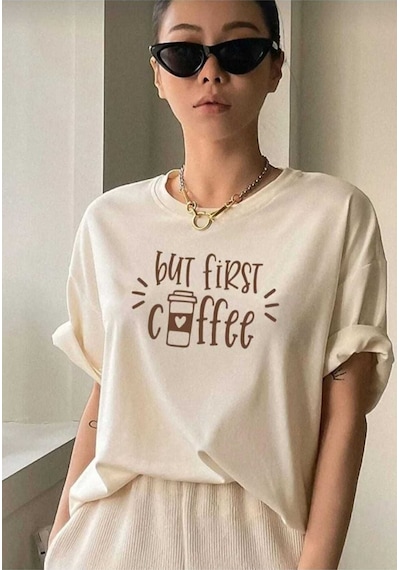Kozia Outdoors But First Coffee Baskılı Overize Basic O Yaka T-shirt Bej