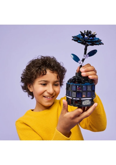 LEGO® Wednesday Siyah Yıldız Çiçeği 76784 - 9 Yaş ve Üzeri Çocuklar için Koleksiyonluk Çiçek Modeli Yapım Seti (358 Parça)