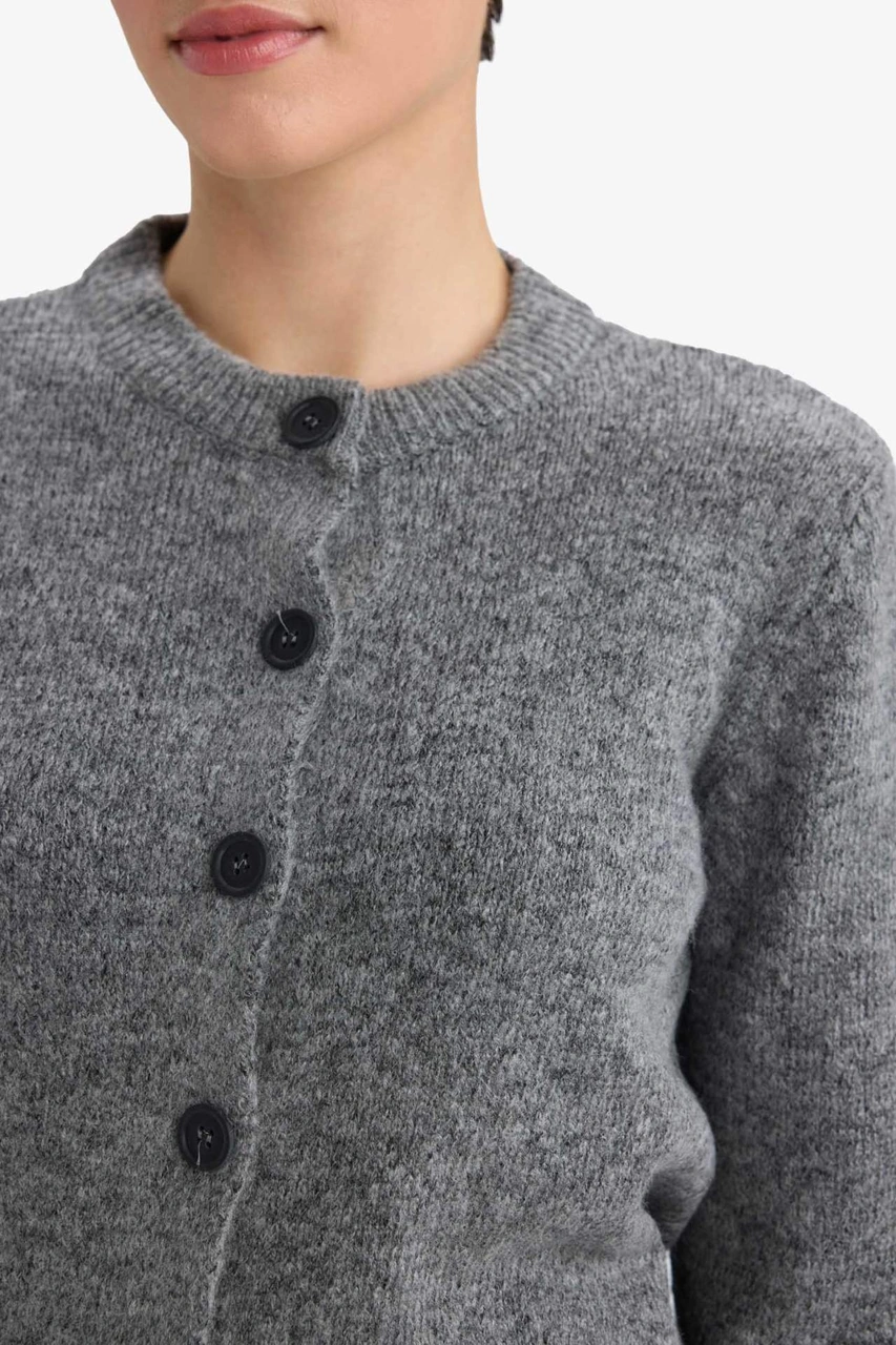 Defacto Regular Fit Bisiklet Yaka Basic Düz Düğmeli Soft Touch Yumuşak Triko Hırka E3654ax25wngr452 Gri-gr452