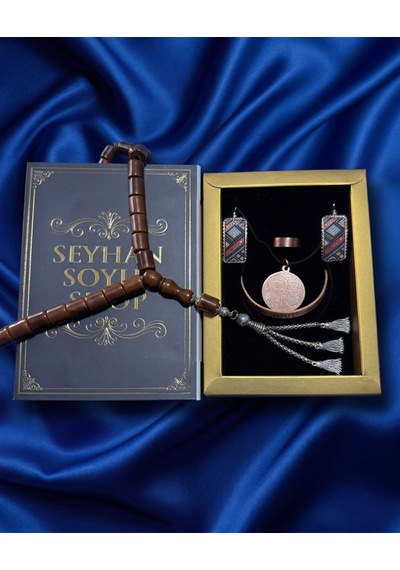 Özel Tasarım Kitap Kutulu Kadın Bakır Takı Seti Ve Tesbih Kombini - Kolye Küpe Bileklik Yüzük 5 Parça Otantik Şık Hediyelik - Doğum Günü Yıl Dönümü Anneler Günü Kadınlara Özel Gösterişli Hediye - N-00015 Özel Tasarım Kitap Kutulu Kadın Bakır Takı Seti Ve Tesbih Kombini - Kolye Küpe Bileklik Yüzük 5 Parça Otantik Şık Hediyelik - Doğum Günü Yıl Dönümü Anneler Günü Kadınlara Özel Gösterişli Hediye - N-00015