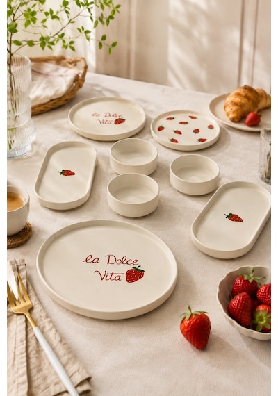Vita Berry 10 Parça 4 Kişilik Çilek Desenli Stackable Seramik Kahvaltı Ve Sunum Seti Beyaz