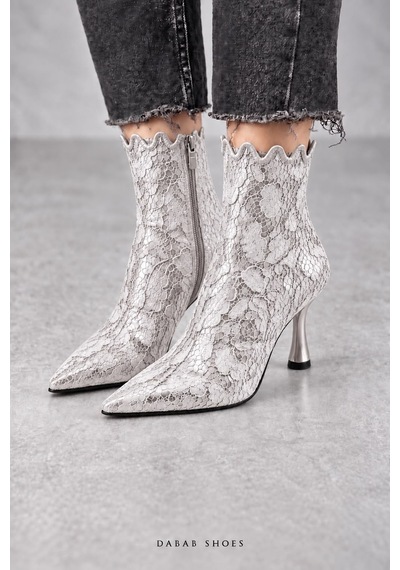Dabab Shoes Mona Kadın Gümüş Dantel İşlemeli Sivri Burun Sıcak Astarlı Fermuarlı 7 Cm İnce Topuklu Bot Bootie Dabab Shoes Mona Kadın Gümüş Dantel İşlemeli Sivri Burun Sıcak Astarlı Fermuarlı 7 Cm İnce Topuklu Bot Bootie