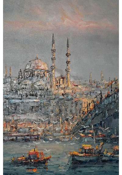 Köprü, Uçan Martılar Ve Aydınlatılmış Cami Silüeti