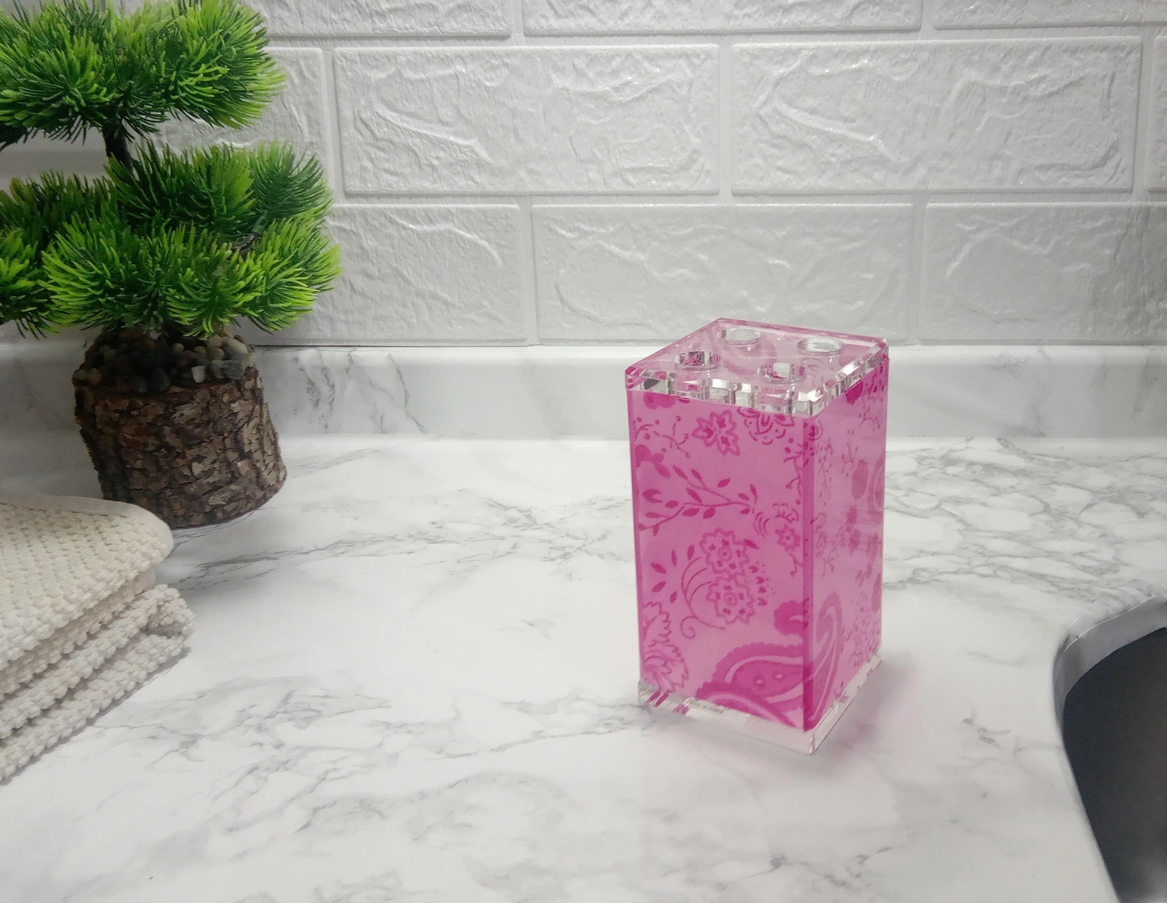 2 Adet Diş Fırçalık Pembe Çiçekli Akrilik 6x6x12cm Banyo Seti Çok Renkli
