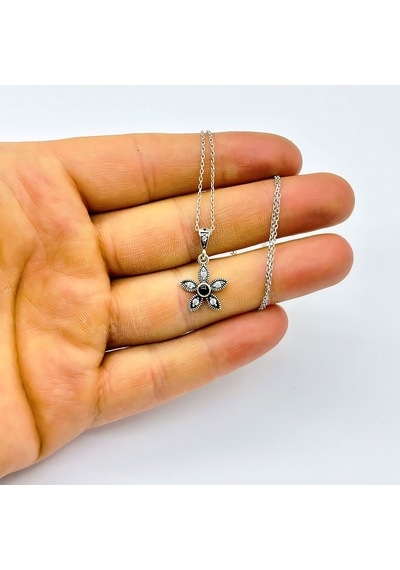 Yıldız Model Zirkon Ve Oltu Taşı Tasarım 925 Ayar Gümüş Kolye Siyah - Beyaz
