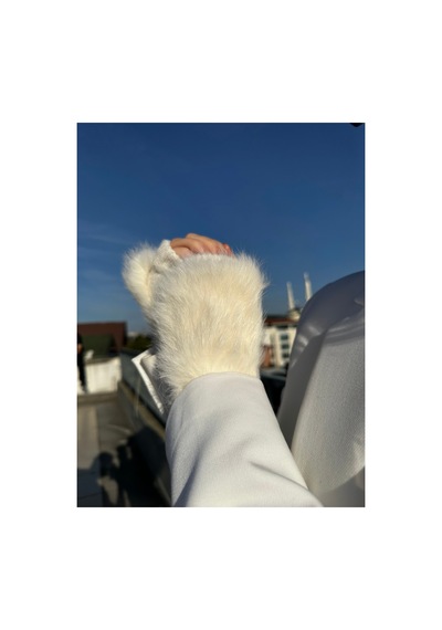 Mollycrush Kadın Peluş Detaylı Yarım Parmak Kışlık Eldiven Sıcak Tutarlı Şık Tasarım Beyaz Mollycrush Kadın Peluş Detaylı Yarım Parmak Kışlık Eldiven Sıcak Tutarlı Şık Tasarım Beyaz