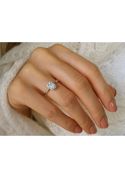 Sirius Pırlanta Ve Emerald Kesim Beyaz Safir Yüzük 0831R0031