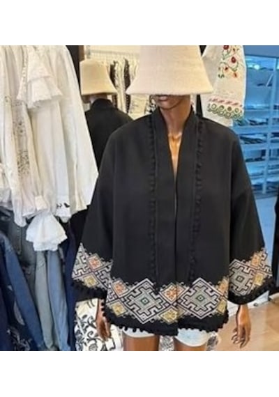 Lima Siyah Kadın Etnik Desenli Kimono Ceket Ponpon Detaylı Salaş Kesim Bohem Mevsimlik Ceket Lima Siyah Kadın Etnik Desenli Kimono Ceket Ponpon Detaylı Salaş Kesim Bohem Mevsimlik Ceket