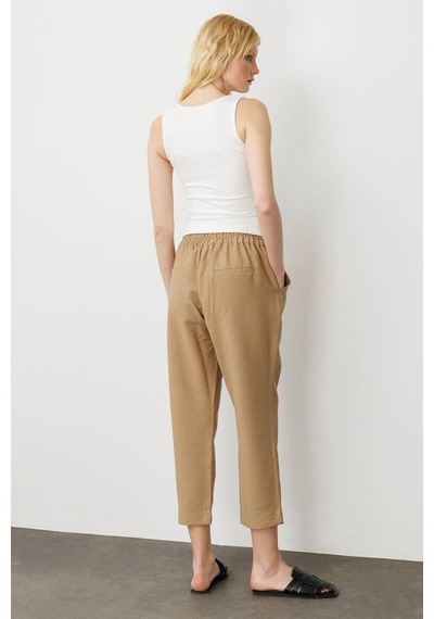 Kadın Beli Lastikli Yan Cepli Havuç Kesim Keten Pantolon Camel Camel
