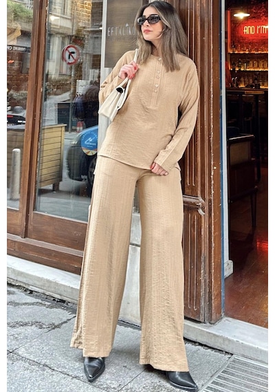 WeShaya Kadın Camel Düğmeli Yuvarlak Yaka Bluz & Beli Lastikli Geniş Paça Pantolon - Salaş Maya Takım Camel WeShaya Kadın Camel Düğmeli Yuvarlak Yaka Bluz & Beli Lastikli Geniş Paça Pantolon - Salaş Maya Takım Camel