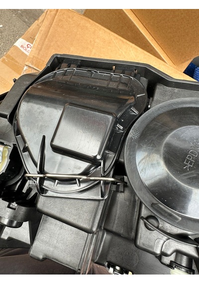Vw Caravella Sağ Far Halojen 2016-2019