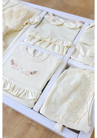 Sitilin Kız Bebek Dantelli 10'lu Hastane Çıkışı Seti %100 Pamuk Natural Kundak Battaniyeli Lüks Set Stl7256 Ekru