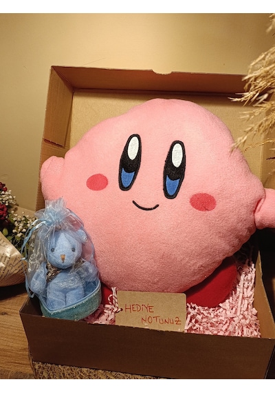 Kutulu Hediye Seti / Kirby Yastık 30cm, Ayıcık Anahtarlık Ve Kalp Şeklinde Tüllü Kutu