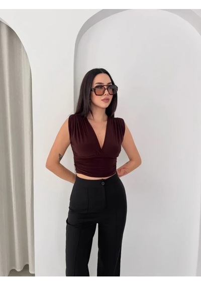 Defymoda Vatkalı Kolsuz V Yaka Drapeli Crop Bluz Likralı Fit - Kahverengi