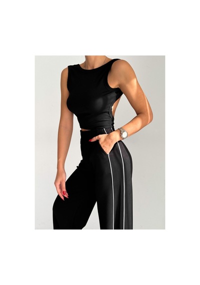 Gugus Kadın Trend Bol Paça Modal Kumaş Eşofman Altı Çift Cepli Wide Leg Yanları Beyaz Şeritli Siyah--beyaz-şeritli Gugus Kadın Trend Bol Paça Modal Kumaş Eşofman Altı Çift Cepli Wide Leg Yanları Beyaz Şeritli Siyah--beyaz-şeritli
