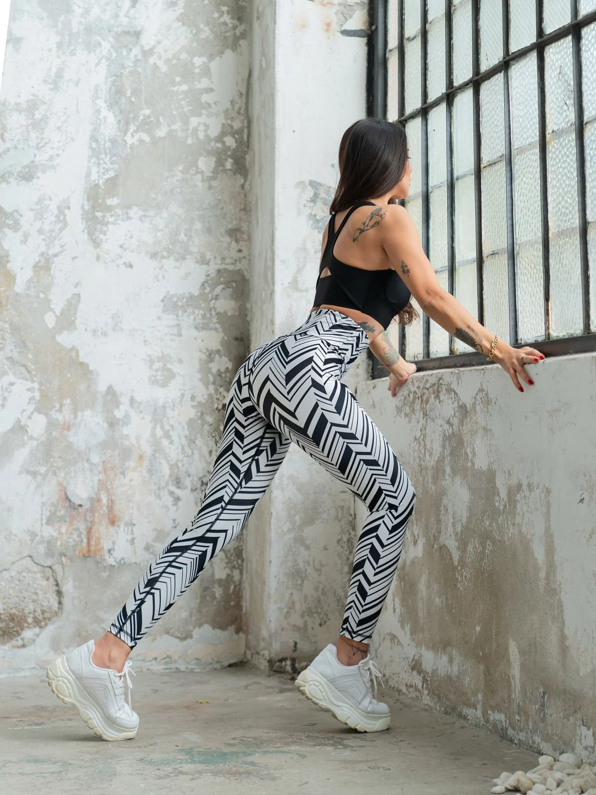 Lismina Siyah Beyaz Zigzag Desenli Toparlayıcı Spor Tayt Beyaz - Siyah
