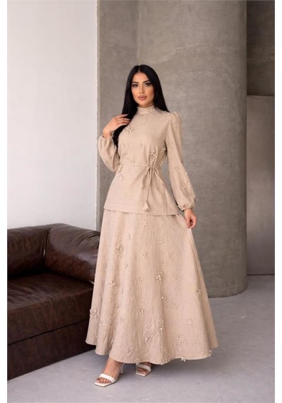 Neşeli Butik Kadın Bej Keten Kumaş Çiçek Aplikeli Hakim Yaka Etekli Takım Nbms2629