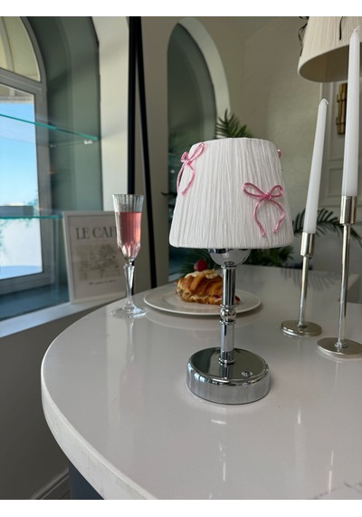 Candy Pembe Fiyonk Kurdele Beyaz Rafya Kablosuz Şarjlı Masa Lambası - Alt Uzun Gümüş Gümüş