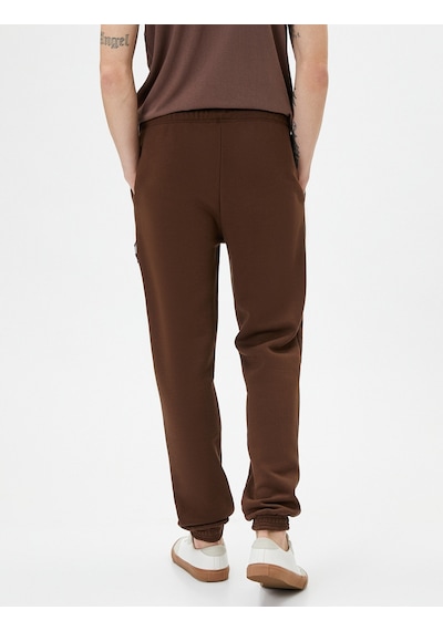 Koton Jogger Eşofman Altı Beli Bağcıklı Fermuar Detaylı Cepli Kahverengi 4sam40038mk 4SAM40038MK545 Kahverengi Koton Jogger Eşofman Altı Beli Bağcıklı Fermuar Detaylı Cepli Kahverengi 4sam40038mk 4SAM40038MK545 Kahverengi