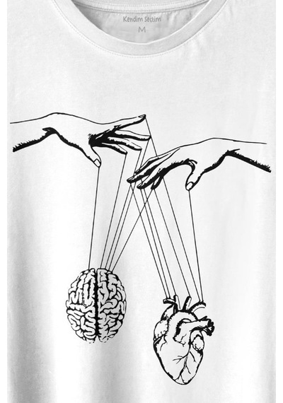 Asılan Kalp Ve Beyin Aşk Akıl Mantık Minimal Baskılı Tişört Unisex T-shirt 001