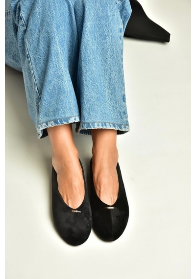 Fox Shoes Z820704102 Siyah Süet Toka Detaylı V Kesim Babet