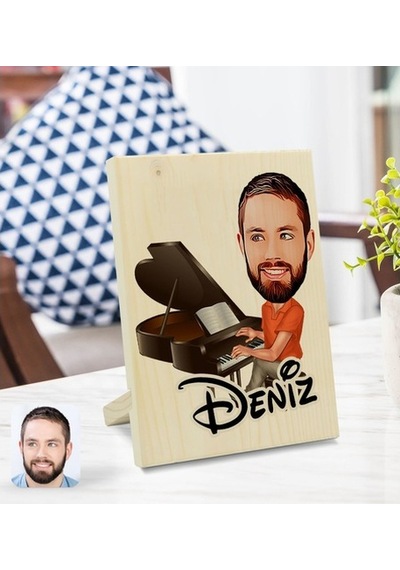 Kişiye Özel Isimli Erkek Piyanist Karikatürlü Dekoratif Ahşap Çer