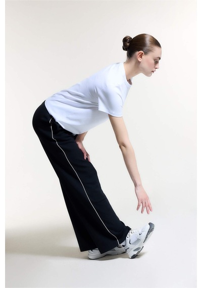 Defacto Ultra Yumuşak Wide Leg Geniş Paça Standart Boy Modal Sporcu Pantolon D7128ax26spbk81 Siyah-bk81 Defacto Ultra Yumuşak Wide Leg Geniş Paça Standart Boy Modal Sporcu Pantolon D7128ax26spbk81 Siyah-bk81