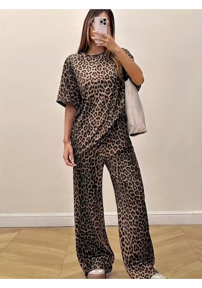 Aesco Kadın Kısa Kollu Bisiklet Yaka Iki Iplik Leopar Desenli Bluz Ve Pantolon Ikili Takım Aesco Kadın Kısa Kollu Bisiklet Yaka Iki Iplik Leopar Desenli Bluz Ve Pantolon Ikili Takım