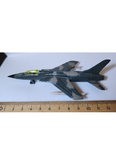 F105 Thunderchıef Metal Model Uçak. Tekerlekler Kapanıyor. İkinci El.