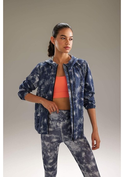 DeFactoFit Su İtici İnce Mont Rüzgar Geçirmez Slim Fit Dar Kesim Kapüşonlu Fermuarlı Esnek Dokulu Mevsimlik Baharlık B2459AX24SPBK81 Siyah