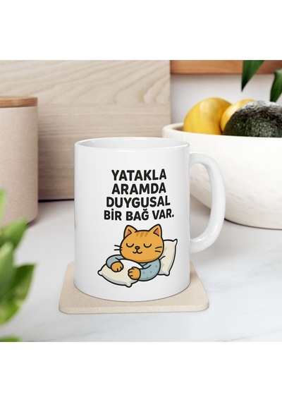 Yatakla Aramda Duygusal Bir Bağ Var Baskılı - Hediye Porselen Kupa Bardak Beyaz