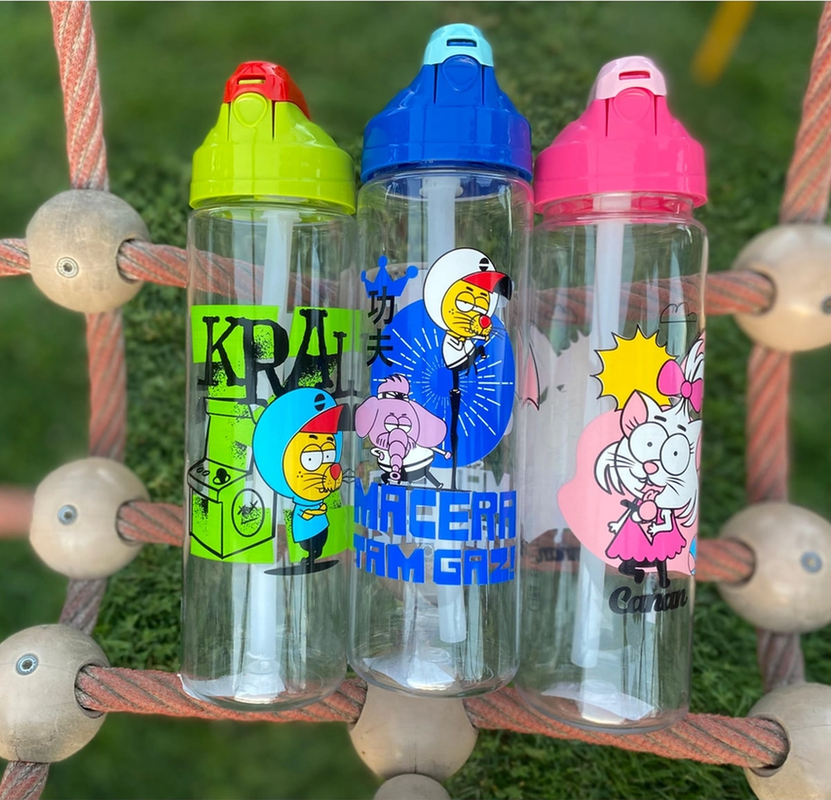 Kral Şakir Hayranları Desenli-pipetli Tritan Matara 630 Cc Yeşil Yeşil