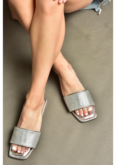 Fox Shoes P820038614 Gümüş Kalın Bantlı Sim Detaylı Kadın Terlik
