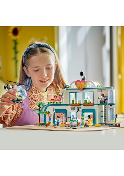 LEGO® Friends Heartlake City Hastanesi 42621 7+ Yaratıcı Oyuncak Yapım Seti - 1045 Parça