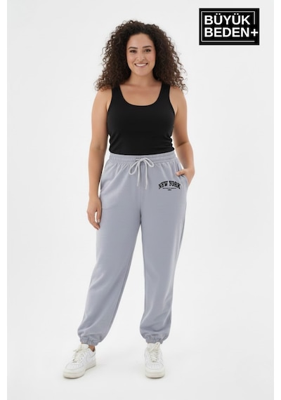 Süperlife Kadın Büyük Beden New York Paça Lastikli Rahat Kesim Jogger İnce Eşofman Altı Spr26beak951-5 Mavi Süperlife Kadın Büyük Beden New York Paça Lastikli Rahat Kesim Jogger İnce Eşofman Altı Spr26beak951-5 Mavi