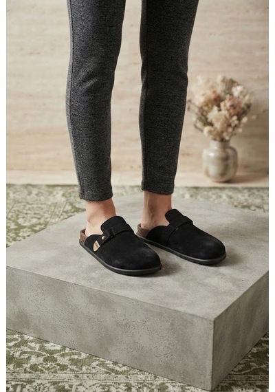 Shoetek Ralena Kadın Terlik Bantlı Tokalı Siyah Süet Shoetek Ralena Kadın Terlik Bantlı Tokalı Siyah Süet